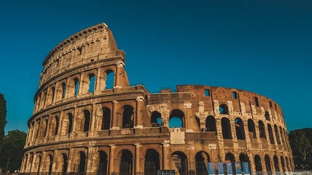 Colosseo Roma Regalo San Valentino Viaggio Roma Cosa Regalare per San Valentino ad un Amante della Storia Antica