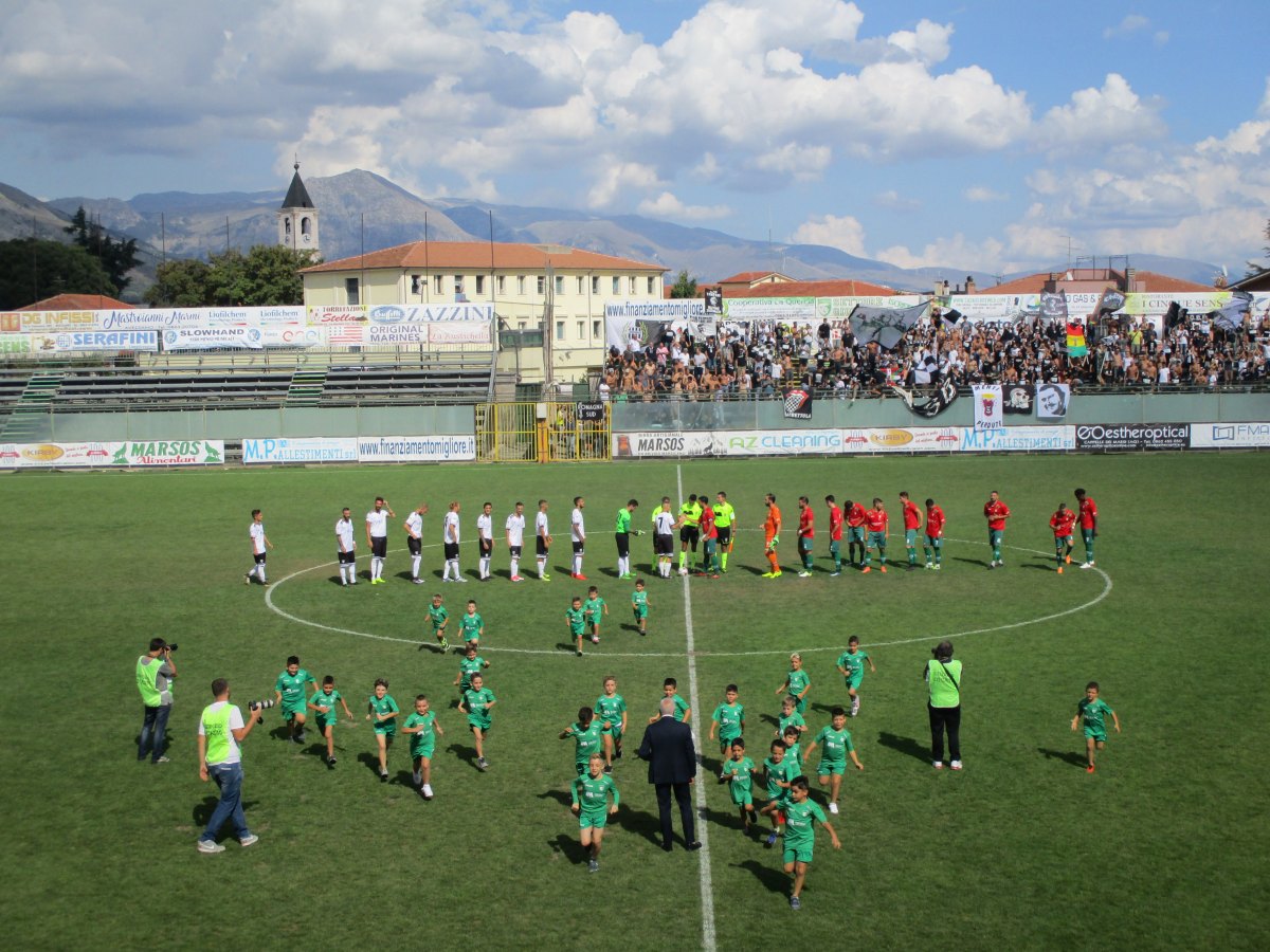 Partita di Serie D allo stadio, Avezzano-Cesena